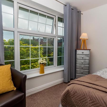 2 Bed Apartment-5 Guests - Business-Relocation-Parking - The Brighton Short Stay & Serviced Apartments المظهر الخارجي الصورة