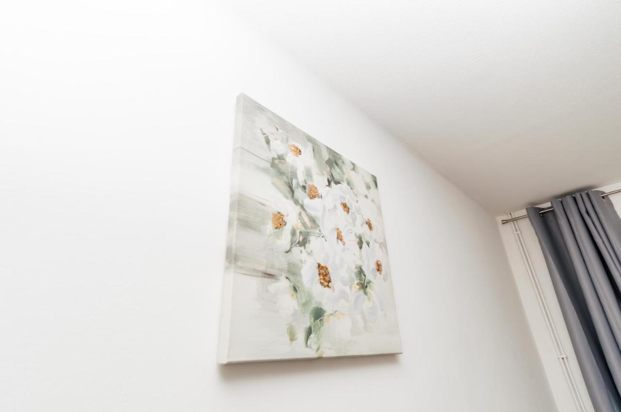 2 Bed Apartment-5 Guests - Business-Relocation-Parking - The Brighton Short Stay & Serviced Apartments المظهر الخارجي الصورة