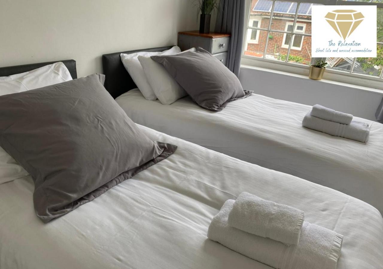 2 Bed Apartment-5 Guests - Business-Relocation-Parking - The Brighton Short Stay & Serviced Apartments المظهر الخارجي الصورة