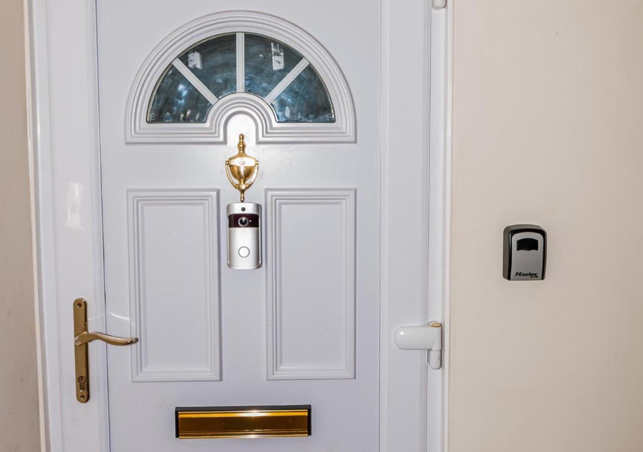 2 Bed Apartment-5 Guests - Business-Relocation-Parking - The Brighton Short Stay & Serviced Apartments المظهر الخارجي الصورة