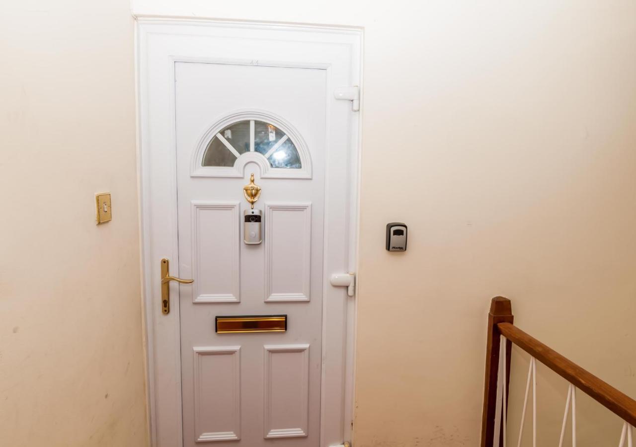 2 Bed Apartment-5 Guests - Business-Relocation-Parking - The Brighton Short Stay & Serviced Apartments المظهر الخارجي الصورة