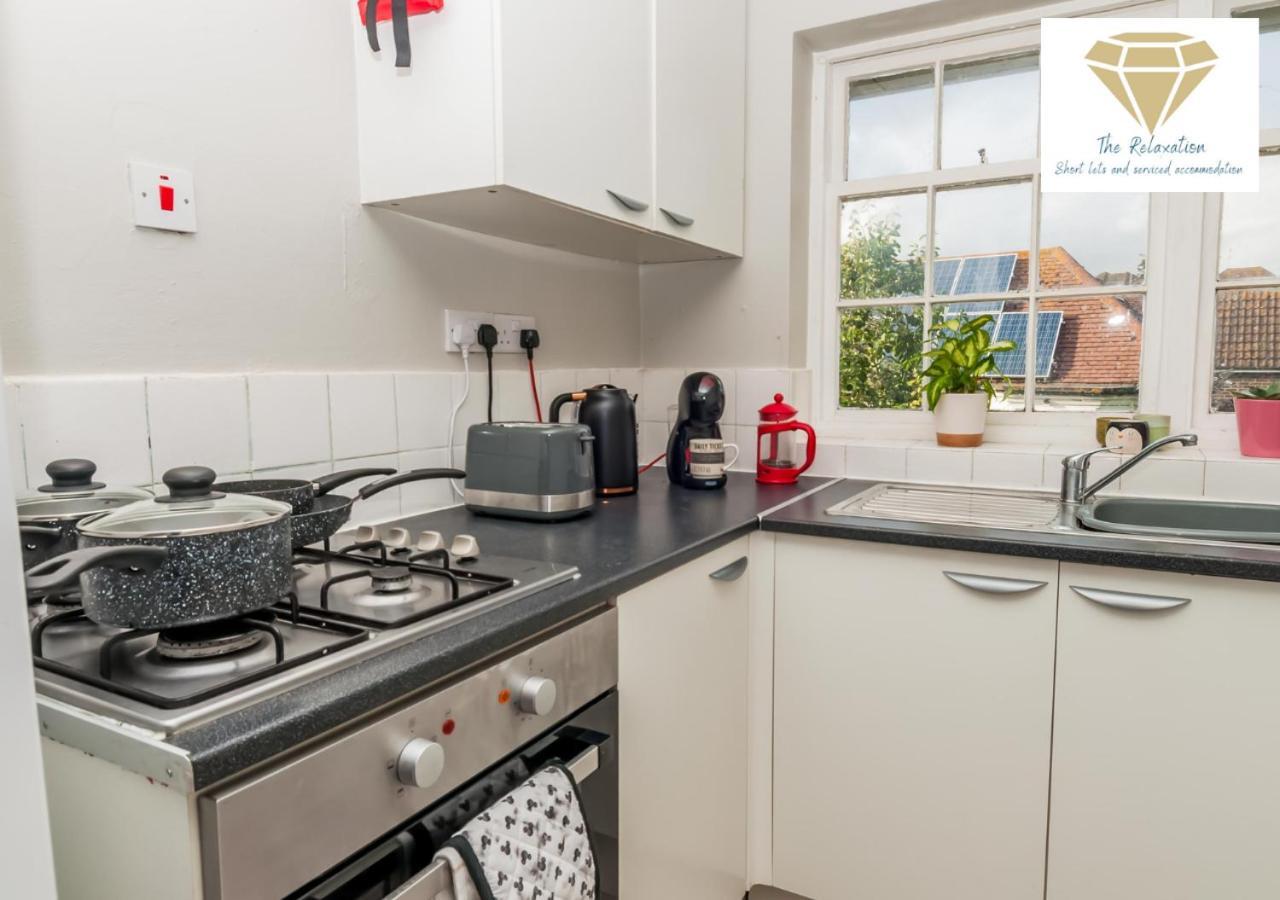 2 Bed Apartment-5 Guests - Business-Relocation-Parking - The Brighton Short Stay & Serviced Apartments المظهر الخارجي الصورة