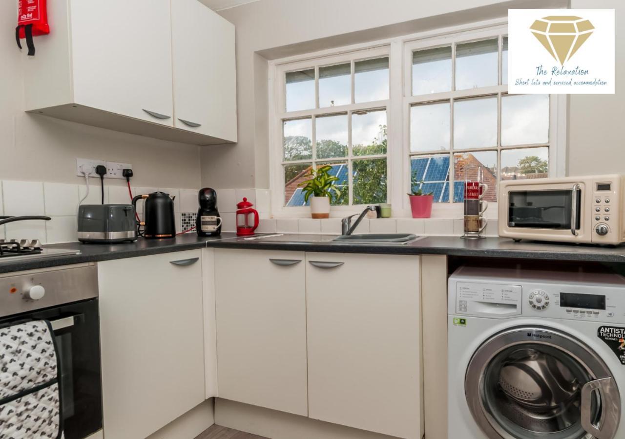 2 Bed Apartment-5 Guests - Business-Relocation-Parking - The Brighton Short Stay & Serviced Apartments المظهر الخارجي الصورة