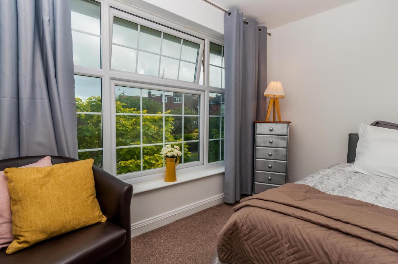 2 Bed Apartment-5 Guests - Business-Relocation-Parking - The Brighton Short Stay & Serviced Apartments المظهر الخارجي الصورة